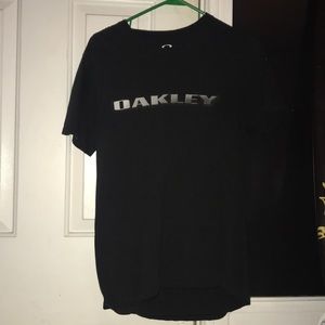 Black Oakley tee